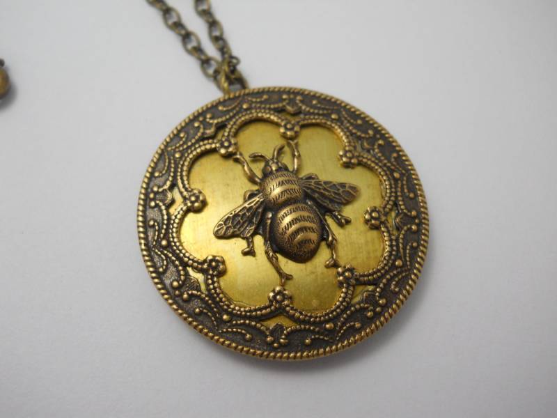 Messing Bee Locket Halskette Vintage-stil-Foto-Andenken von WillowandQuinn