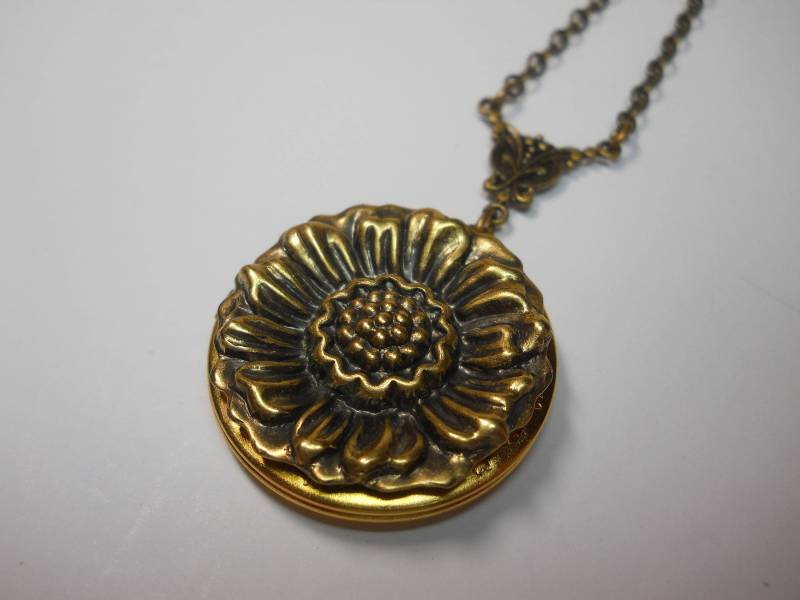 Messing Blumen Medaillon Halskette Rosenkranz Verbinder, Andenken Schmuck von WillowandQuinn