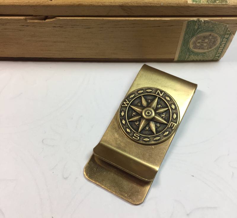 Messing Kompass Geldscheinklammer Trauzeuge Geschenk, Reisender Kartenhalter von WillowandQuinn