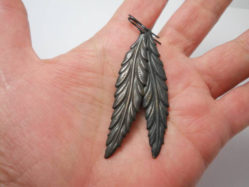 Patina Messing Feder Ohrringe Lange Boho Ohrringe von WillowandQuinn