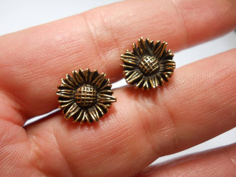 Vintage 1960S Daisy Ohrstecker Goldene Florale Hypoallergene Ohrstecker von WillowandQuinn