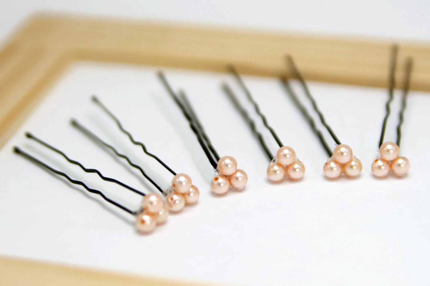 6 Pfirsich Perle Haarnadeln, Drillinge, Swarovski Hochzeit, Braut Zubehör, Brautjungfern Haar, Prom Haar 6 Pfirsich Perle Haarnadeln, Drillinge, Swarovski Hochzeit, Braut Zubehör, Brautjungfern Haar, Prom Haar von WillowbrookArtistry