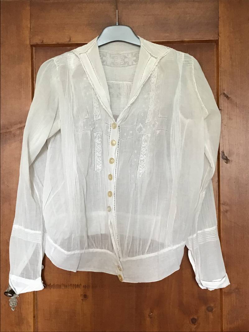 Edelbluse Aus Ungarn, Feine Bluse, Bluse Bestickt Edelbluse Aus Ungarn, Feine Bluse, Bluse Bestickt von WillsWebstube