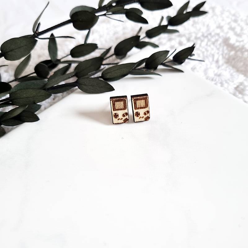 Gameboy Holz Ohrringe | Ausgefallene Aus Weihnachtsgeschenk Als Geschenk Handgefertigt Ohrstecker Gameboy Holz Ohrringe | Ausgefallene Aus Weihnachtsgeschenk Als Geschenk Handgefertigt Ohrstecker von WilmaSchmucksein