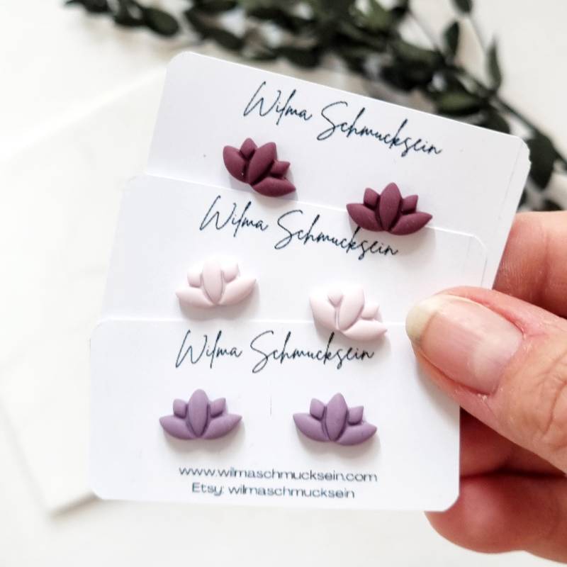 Polymer Clay Ohrstecker Kleiner Lotus | Ton Ohrringe Weihnachtsgeschenk Blumen Handgefertigt Geburtstagsgeschenk von WilmaSchmucksein