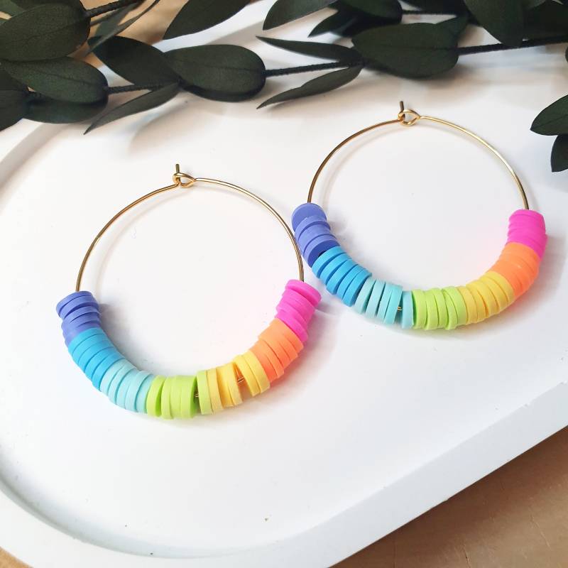 Regenbogen Creolen | Vergoldete Edelstahl Mit Bunten Polymer Clay Perlen Kleine Geschenkidee Für Mädchen Und Frauen von WilmaSchmucksein