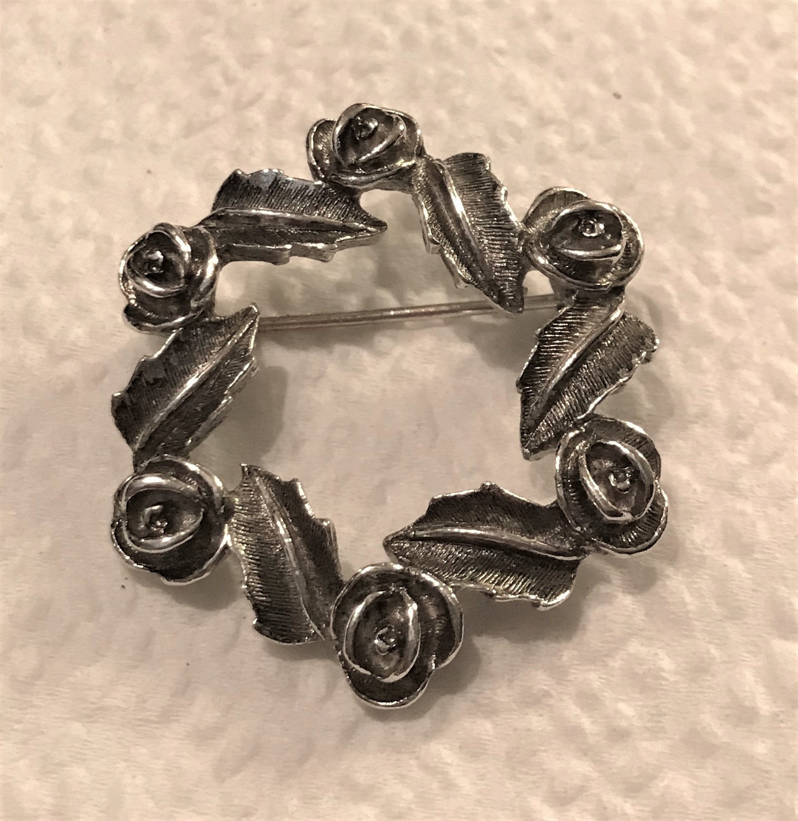 Sarah Coventry 1971 Antike Rose Pin Brosche Sarah Coventry 1971 Antike Rose Pin Brosche von WimerAntiques