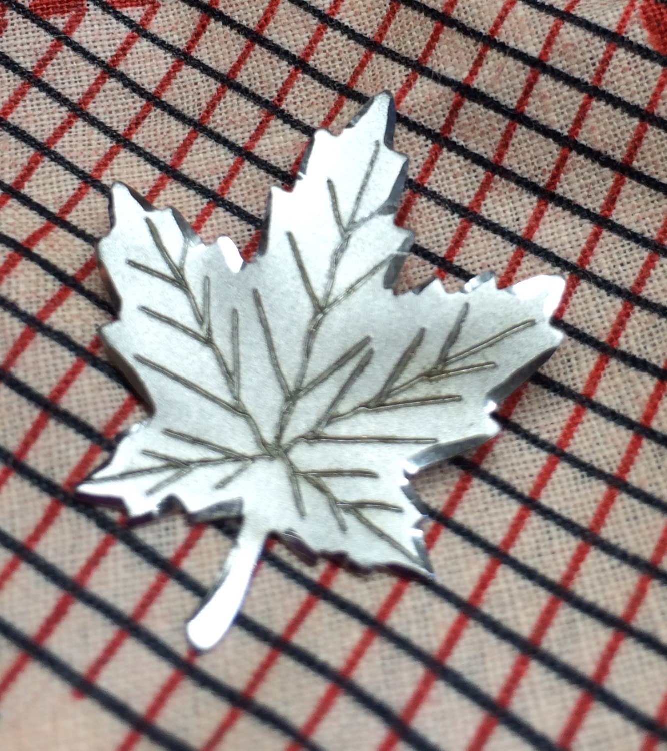 sterling Maple Leaf Pin Brosche sterling Maple Leaf Pin Brosche von WimerAntiques