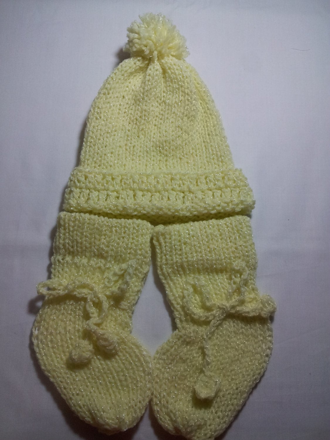 Baby Strickmütze & Booties Set Gelb Baby Strickmütze & Booties Set Gelb von WinandCecHandmade