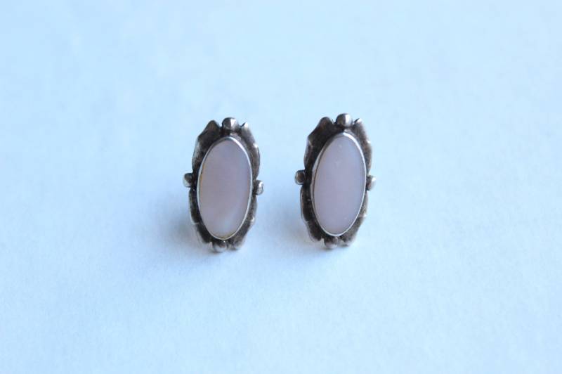 Ohrstecker Aus Sterlingsilber Mit Rosa Perlmutt von WindFallFinds