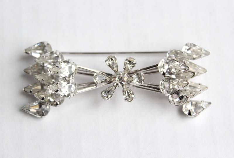 Original Jay Flex Sterling Silber Bogen Klar Strass Brosche Original Jay Flex Sterling Silber Bogen Klar Strass Brosche von WindFallFinds