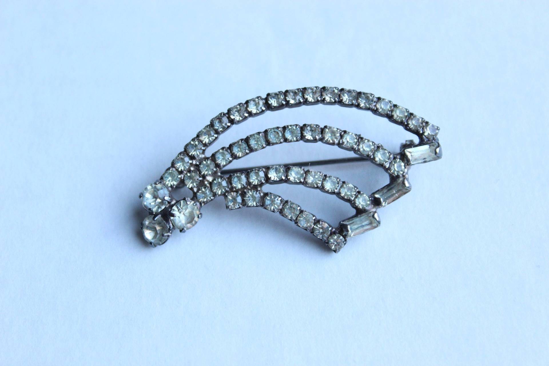 Sternschnuppe, Komet, Vintage-Brosche Mit Klaren Strasssteinen, Silberfarben Sternschnuppe, Komet, Vintage-Brosche Mit Klaren Strasssteinen, Silberfarben von WindFallFinds