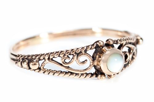 Windalf Zarter Mittelalter Ring NAIRNE 5 mm Perlmutt mit Ornamentik Bronze (Bronze, 62 (20)) von Windalf