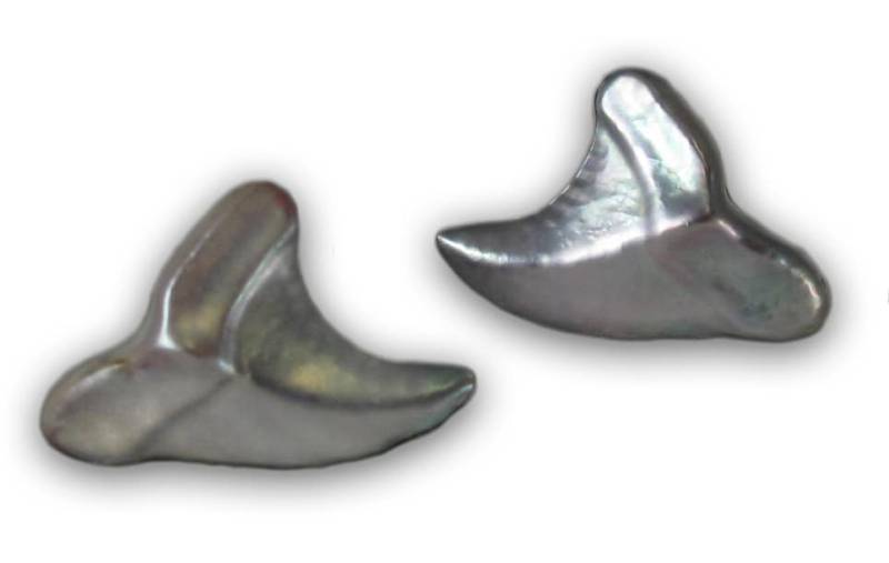 Schwarze Perle Haifischzähne Ohrringe Schwarze Perle Haifischzähne Ohrringe von Windandseacreations