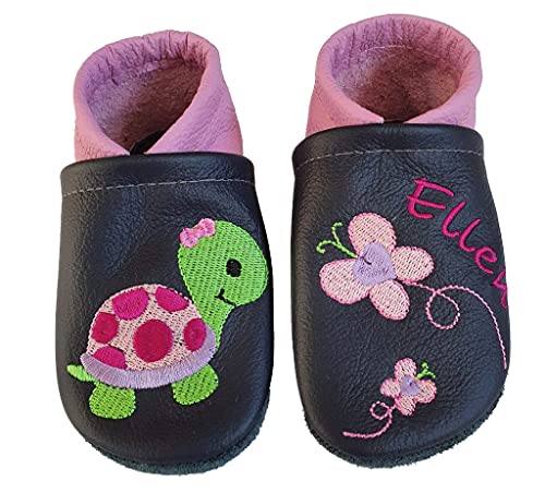 Windel-Kreationen Schildkröte und Schmetterlinge Krabbelschuhe aus Leder mit Namen Name Bestickt dunkelblau/rosa Mädchen von Windel-Kreationen