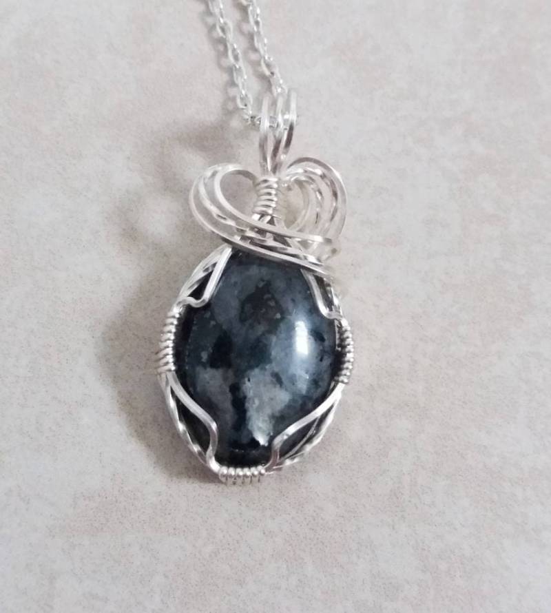 Draht Gewickelt Labradoritanhänger - Schönen Blauen Labradorite Fängt Licht in Unterschiedlichen Winkeln Draht Gewickelt Labradoritanhänger - Schönen Blauen Labradorite Fängt Licht in Unterschiedlichen Winkeln von WinderWiredKnot