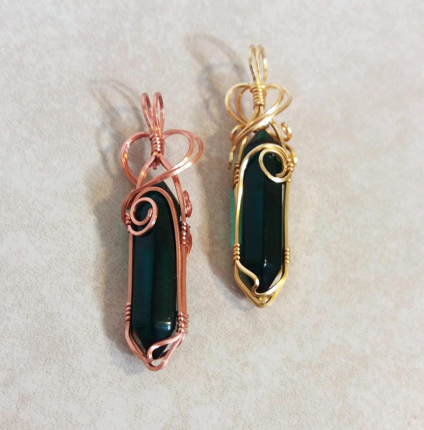 Grün-Kristall-Punkt - Sie Wählen Die Drahtfarbe | Silber, Kupfer, Gold Oder Rose Gold Grün-Kristall-Punkt - Sie Wählen Die Drahtfarbe | Silber, Kupfer, Gold Oder Rose Gold von WinderWiredKnot