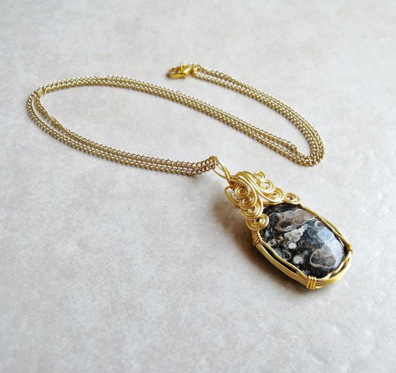 Versteinerte Achat Anhänger - Natürliche Turritella Edelstein Halskette Cabochon Stein Draht Umwickelt Edelstein Versteinerte Achat Anhänger - Natürliche Turritella Edelstein Halskette Cabochon Stein Draht Umwickelt Edelstein von WinderWiredKnot