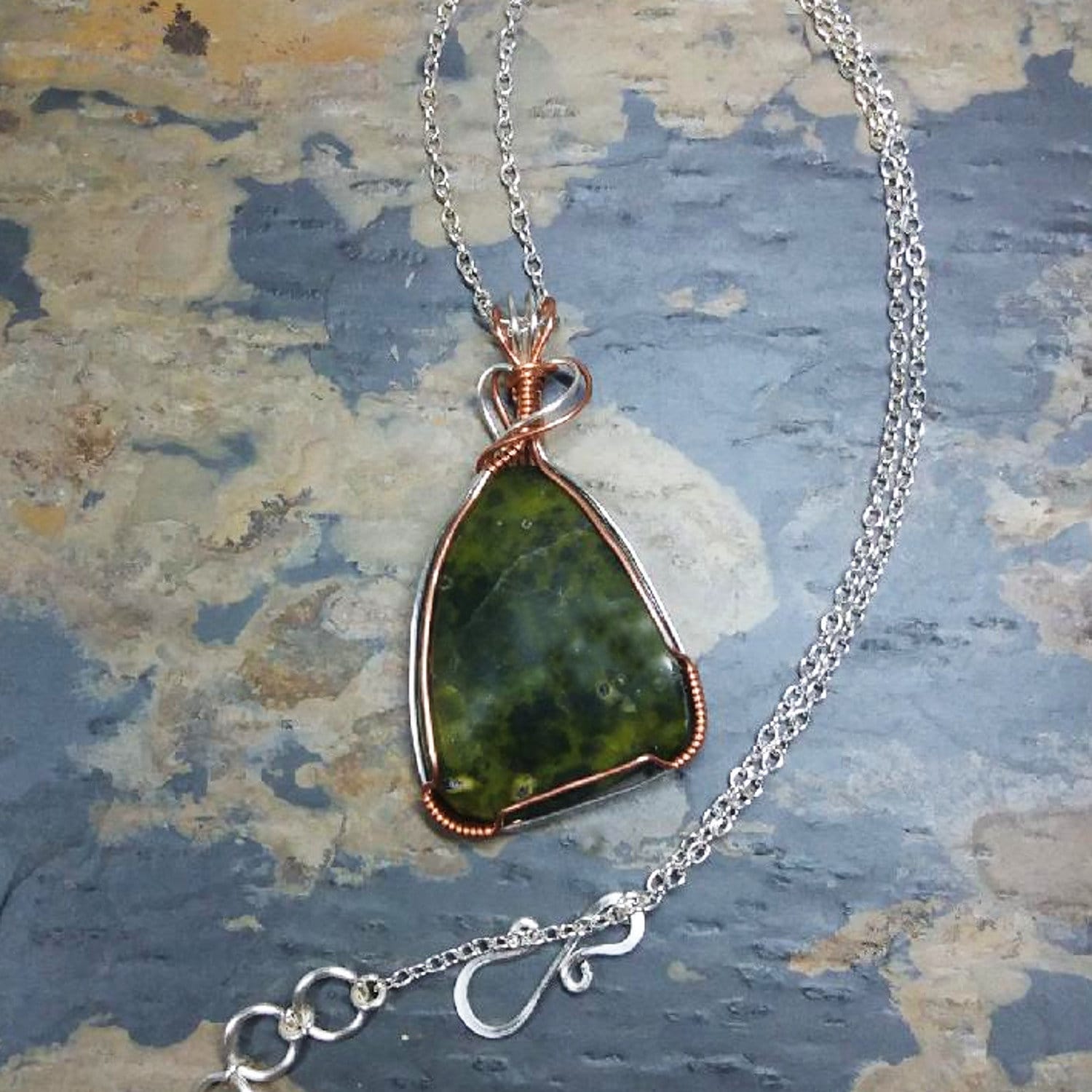 Wire Wickelte Freeform Kambala Jasper Pendant Wire Wickelte Freeform Kambala Jasper Pendant von WinderWiredKnot