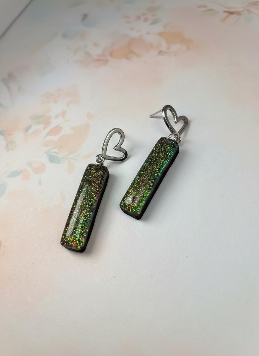 Heart Dangle Earrings With Rainbow Glitter - Handmade Sparkling Jewelry Heart Dangle Earrings With Rainbow Glitter - Handmade Sparkling Jewelry von WindewaldShop