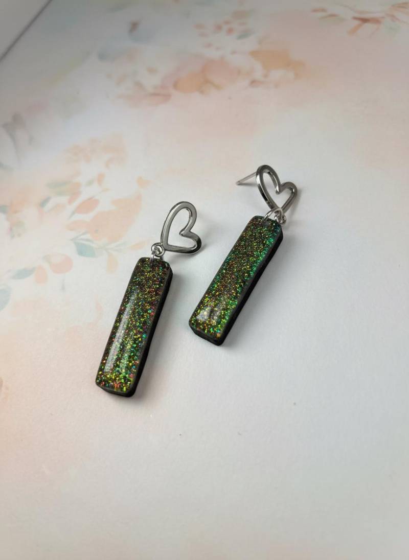 Heart Dangle Earrings With Rainbow Glitter - Handmade Sparkling Jewelry Heart Dangle Earrings With Rainbow Glitter - Handmade Sparkling Jewelry von WindewaldShop
