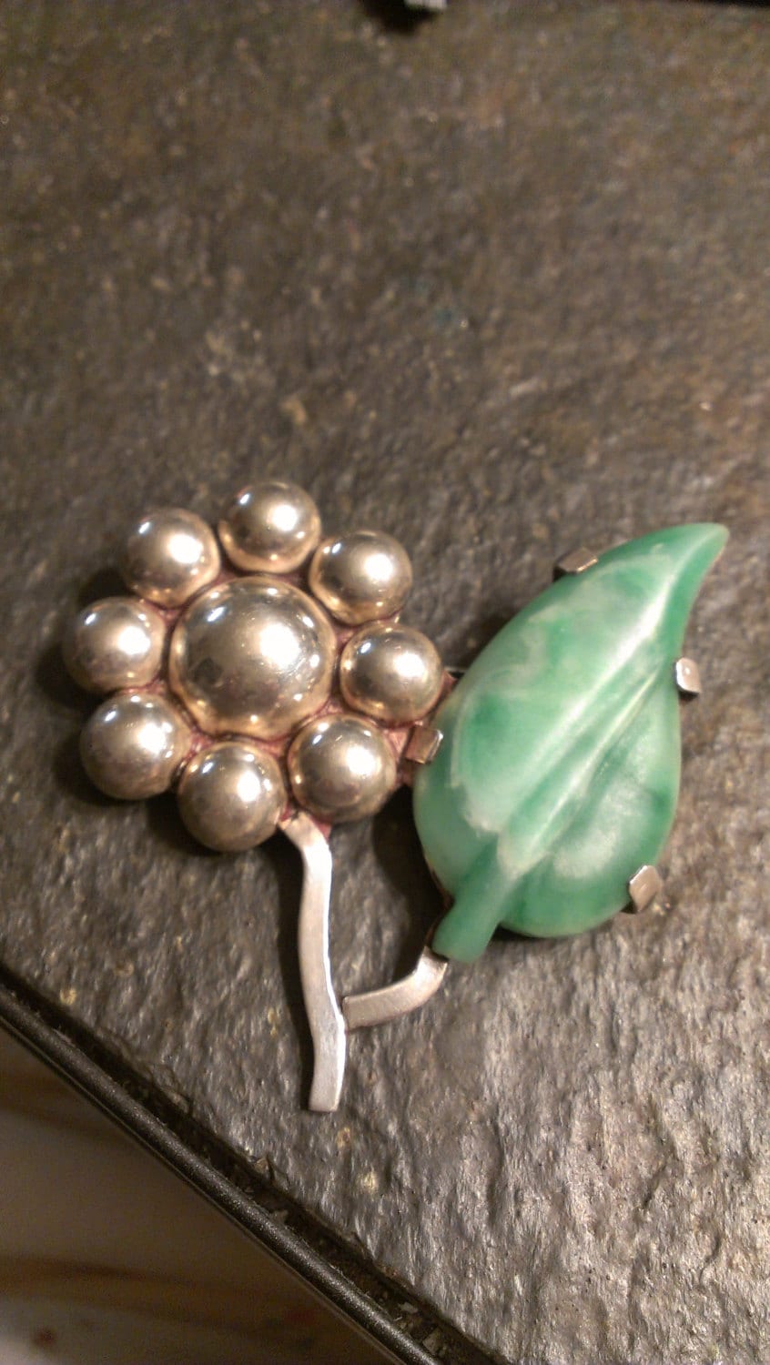Erstaunlich Große Pre-Adler Taxco Melicio Rodriguez Jade Blumenbrosche Erstaunlich Große Pre-Adler Taxco Melicio Rodriguez Jade Blumenbrosche von WindowShoppingAtHome