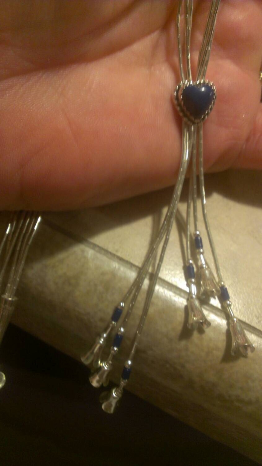 Schöne Frage T Quoc Native Liquid Sterling Blau Lapis Squash Blossom Quaste Halskette Schöne Frage T Quoc Native Liquid Sterling Blau Lapis Squash Blossom Quaste Halskette von WindowShoppingAtHome