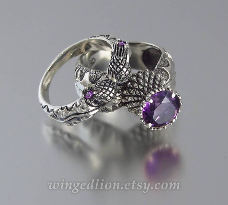 Blooming Thistle Silbernen Ring Und Band Mit Amethyst Hochzeit Set von WingedLion