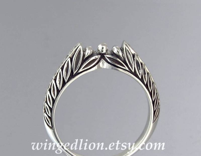 Der Edelweiss 14K Gold Moissanit Trauring von WingedLion