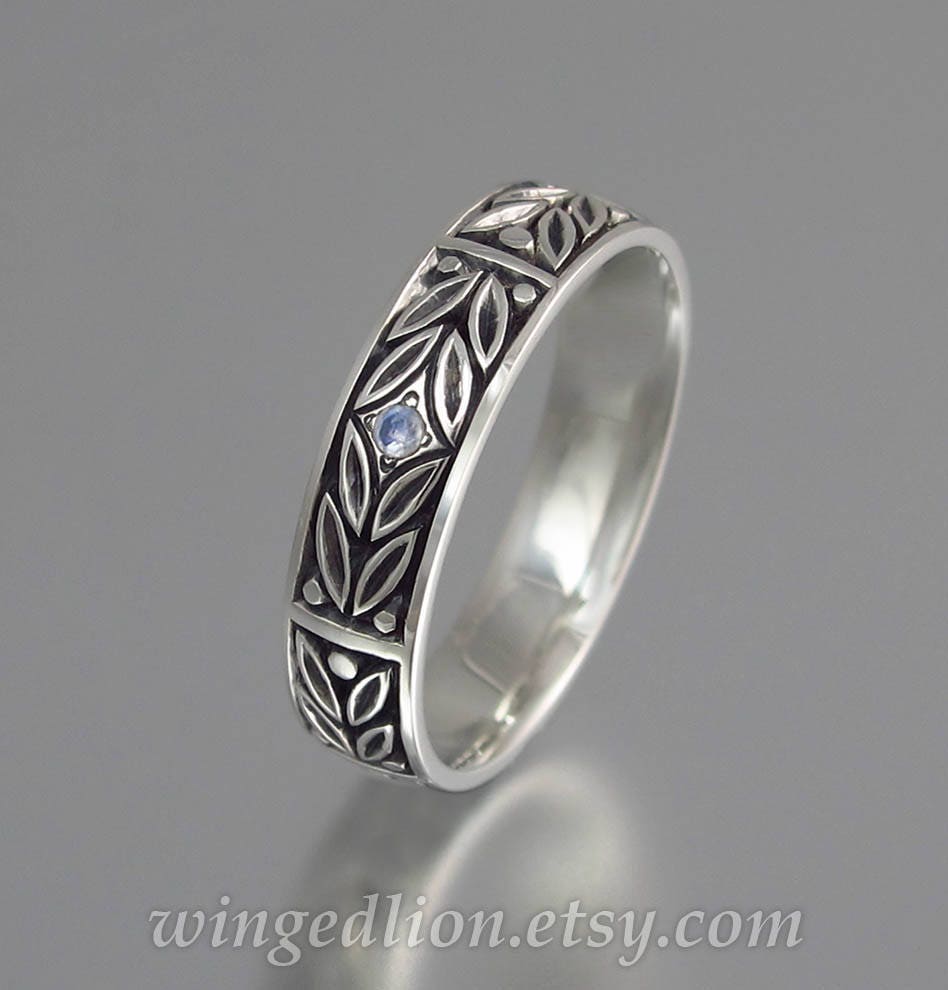 Evergreen Laurel Silberband Mit Mondstein Evergreen Laurel Silberband Mit Mondstein von WingedLion