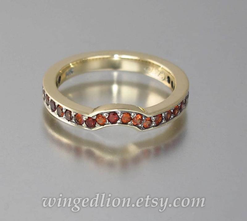 Gold Ehering, Laurel Zweig 14K Granat Trauring von WingedLion