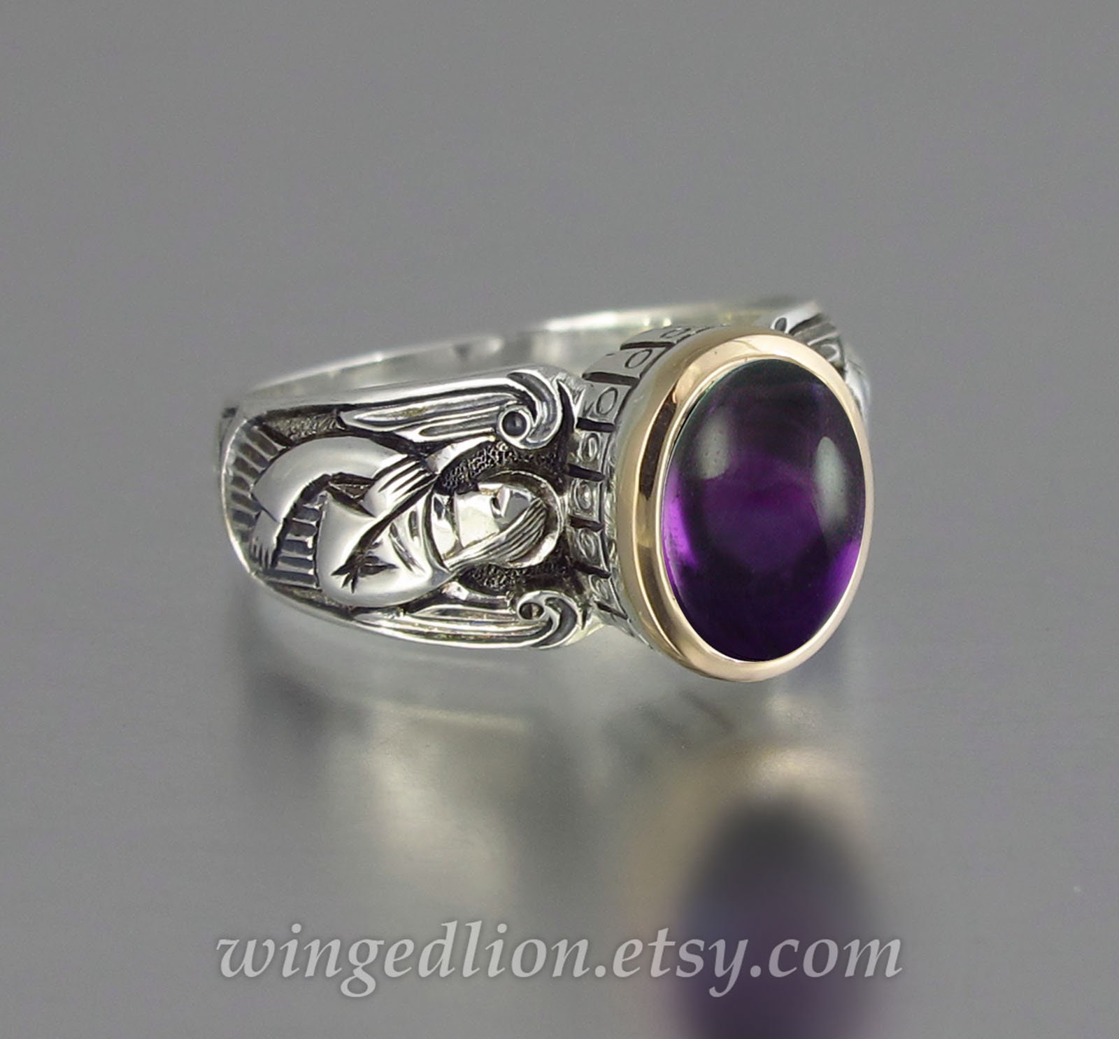 Guardian Angels Silber 14K Ring Mit Amethyst Cabochon | Größen 5 Bis 8.5 von WingedLion