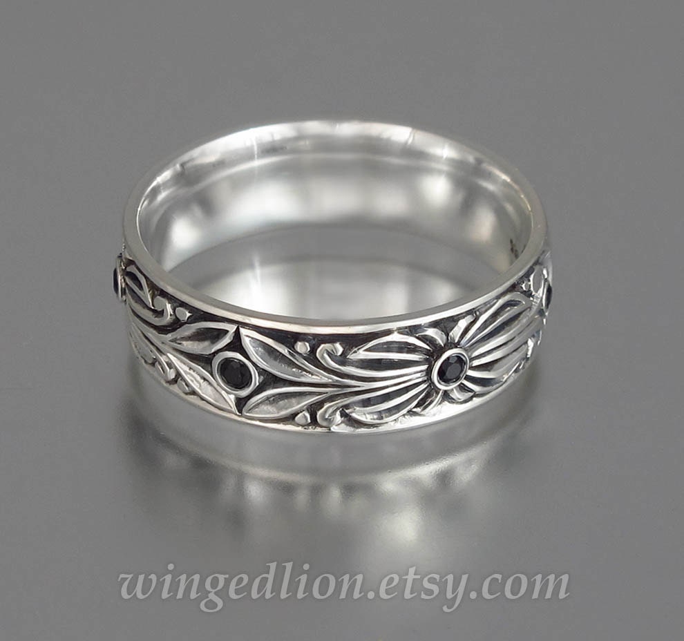 Herrenring Der Graf, Sterlingsilber Ehering Mit Schwarzen Spinell von WingedLion