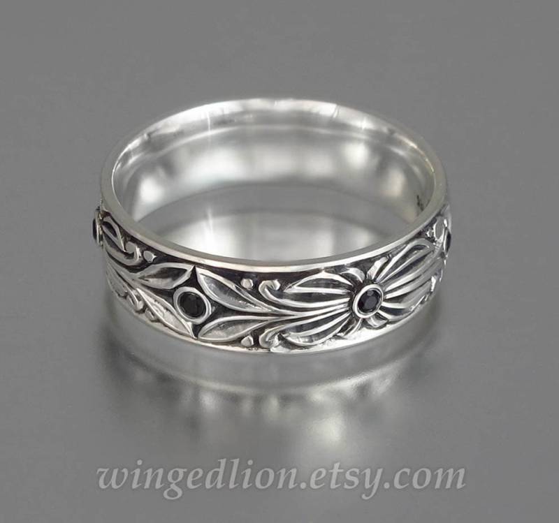 Herrenring Der Graf, Sterlingsilber Ehering Mit Schwarzen Spinell von WingedLion