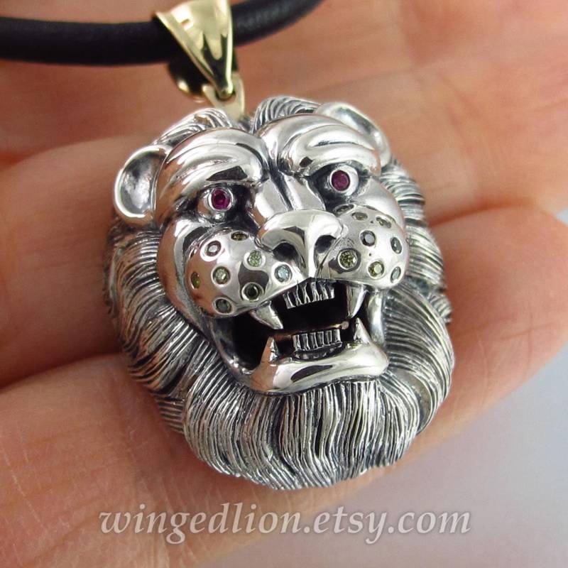 Löwenkopf Designer 14K Gold & Silber Anhänger Mit Rubinen Und Diamanten - Sofort Versandfertig von WingedLion