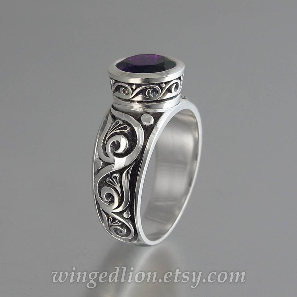 Mittelalterlicher Amethyst Tristan Ring - Gravierter Sterling Silber von WingedLion