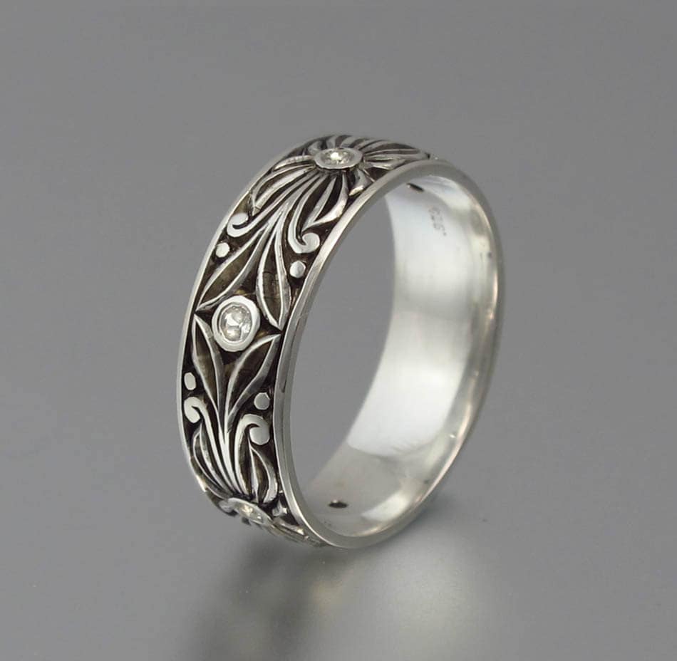 Silber Herrenring Graviert, Der Graf Und Weiße Saphire Unisex Silber Herrenring Graviert, Der Graf Und Weiße Saphire Unisex von WingedLion