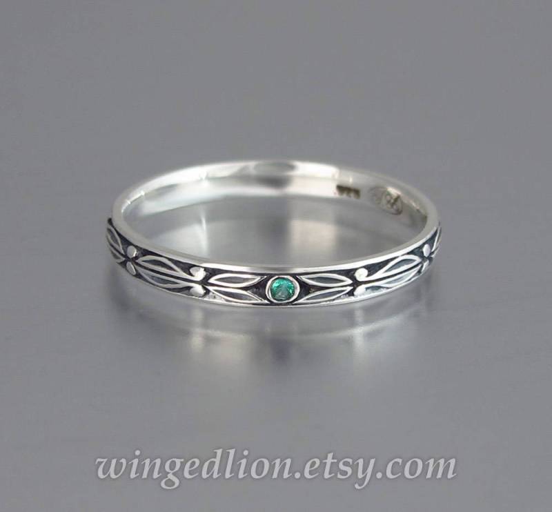 Silber Smaragd Ring, Augustin Silberner Ehering Mit Akzenten von WingedLion