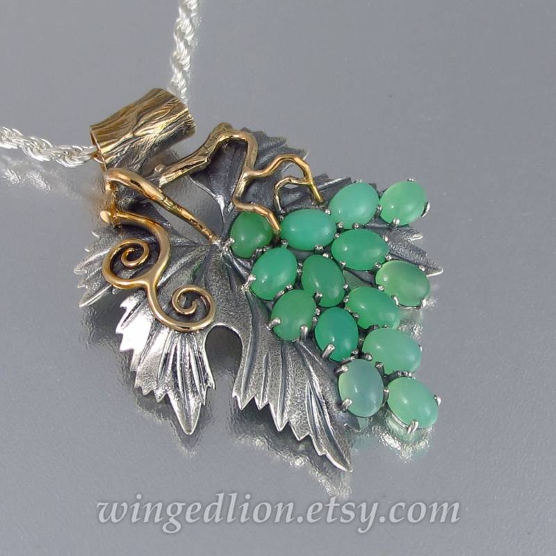 Silber Und Bronze Anhänger The Grapes Chrysopras Charme - Versandfertig von WingedLion