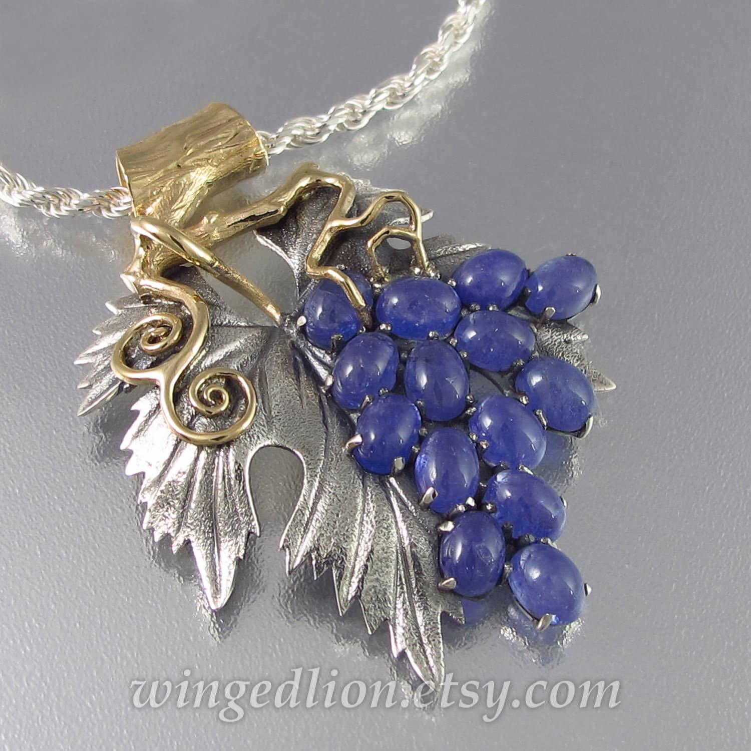 Silber Und Gold Anhänger, The Grapes 14K & Anhänger Mit Tansanit - Versandfertig von WingedLion