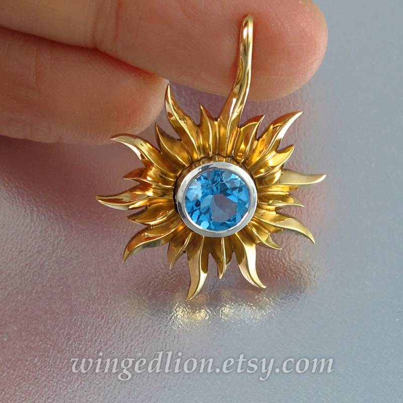 Solar Eclipse Anhänger, Sun Bronze Und Silber Schweizer Blautopas Anhänger von WingedLion