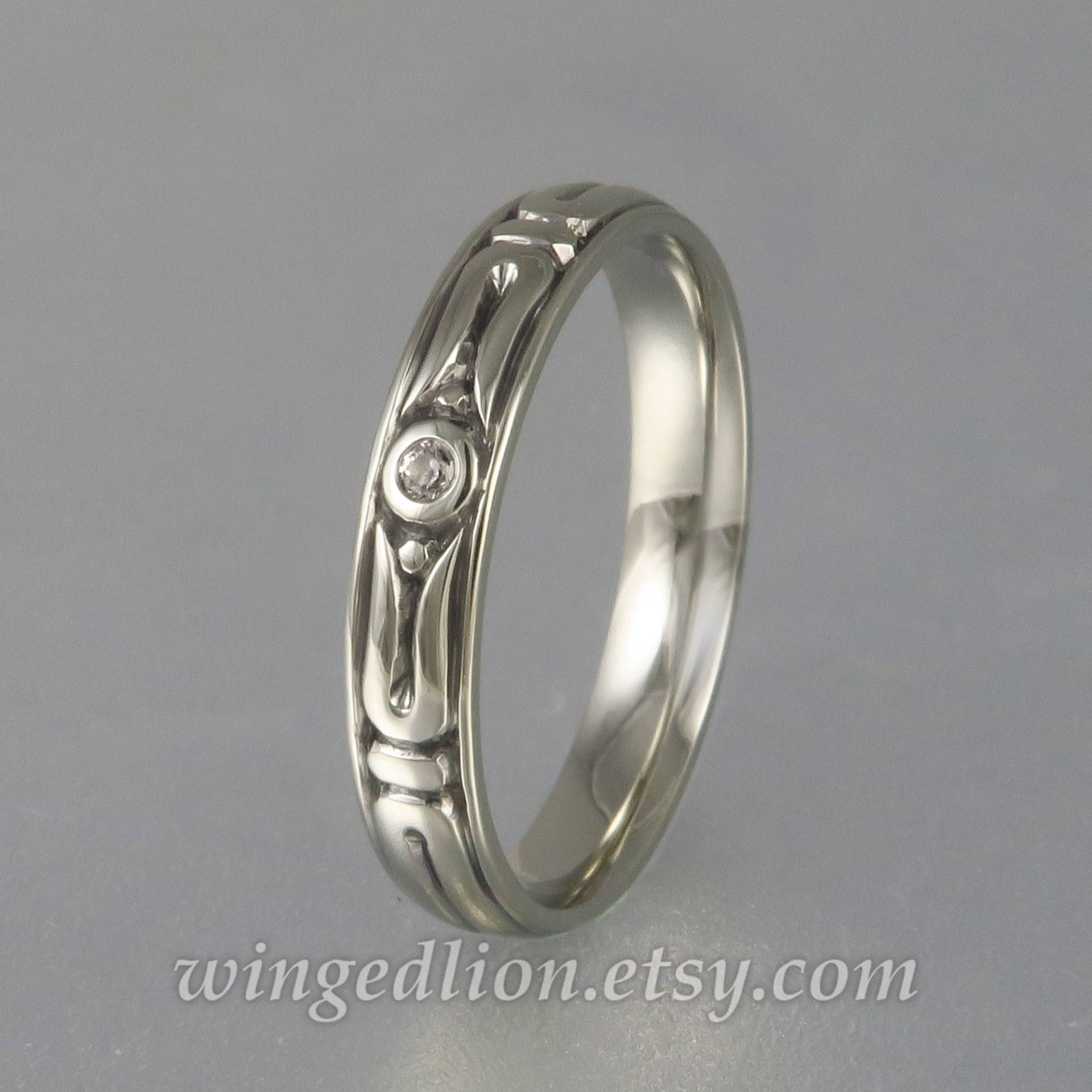 The Secret Herren Trauring 14K Gold Mit Weißem Saphir The Secret Herren Trauring 14K Gold Mit Weißem Saphir von WingedLion