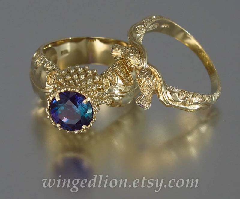 Trauringe Blooming Distel 14K Gold Ring Und Band Mit Labrador Alexandrite von WingedLion