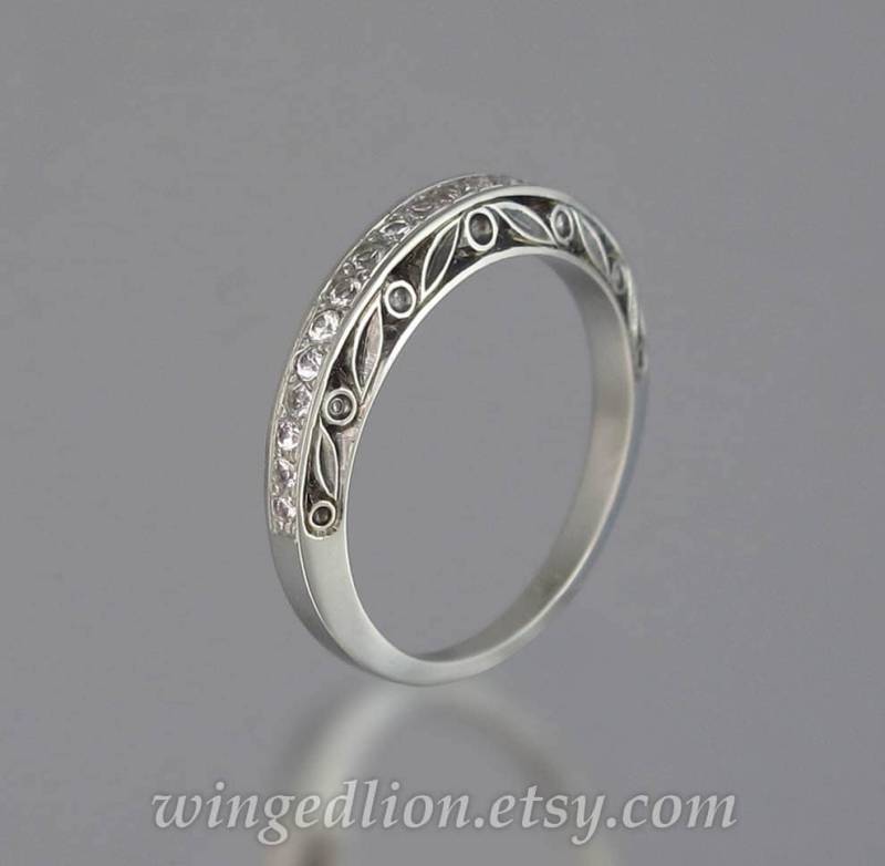 Under A Spell Ehering 14K Gold Und Diamanten Halbeterneternt von WingedLion