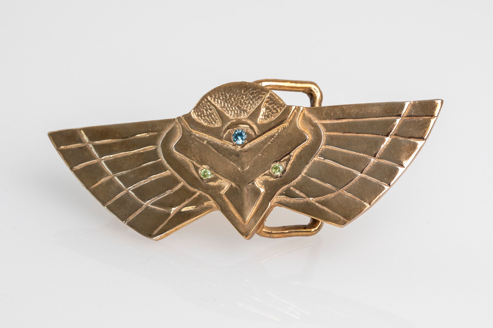 Bronze Falke Gürtelschnalle Peridot Augen Und Zirkon Krone Bronze Falke Gürtelschnalle Peridot Augen Und Zirkon Krone von WinifredJewelry