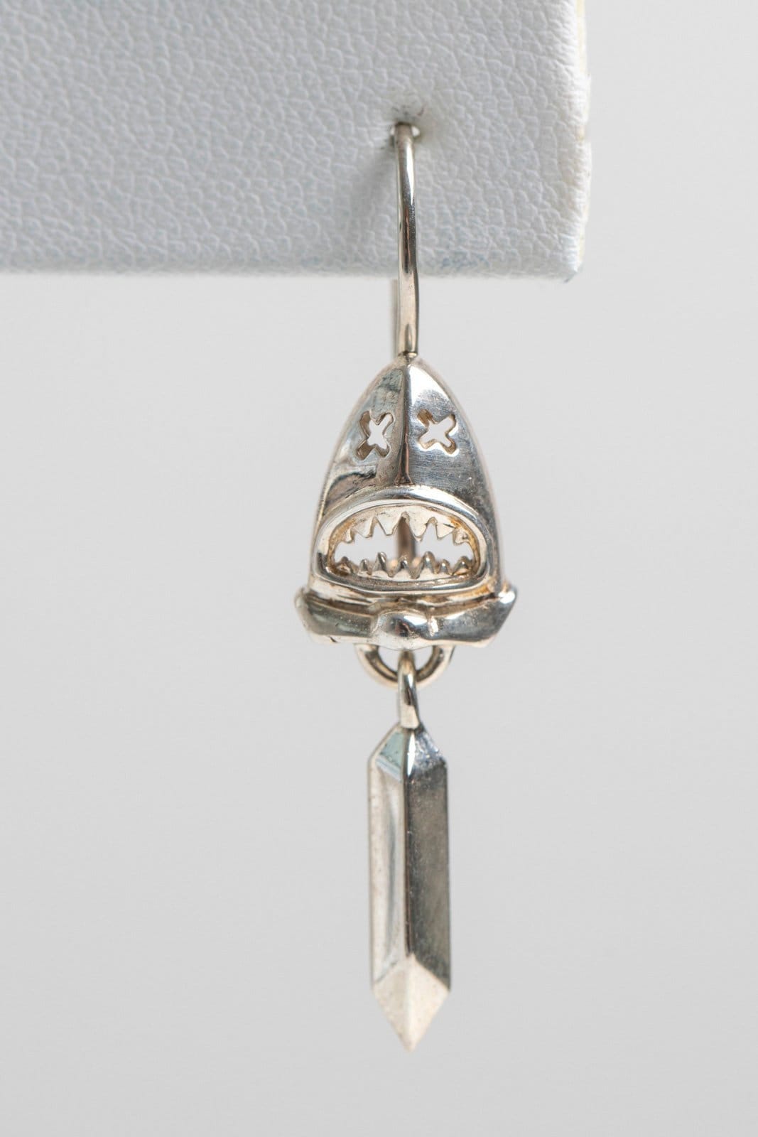 Einzelne Sterling Silber Hai Ohrring Einzelne Sterling Silber Hai Ohrring von WinifredJewelry