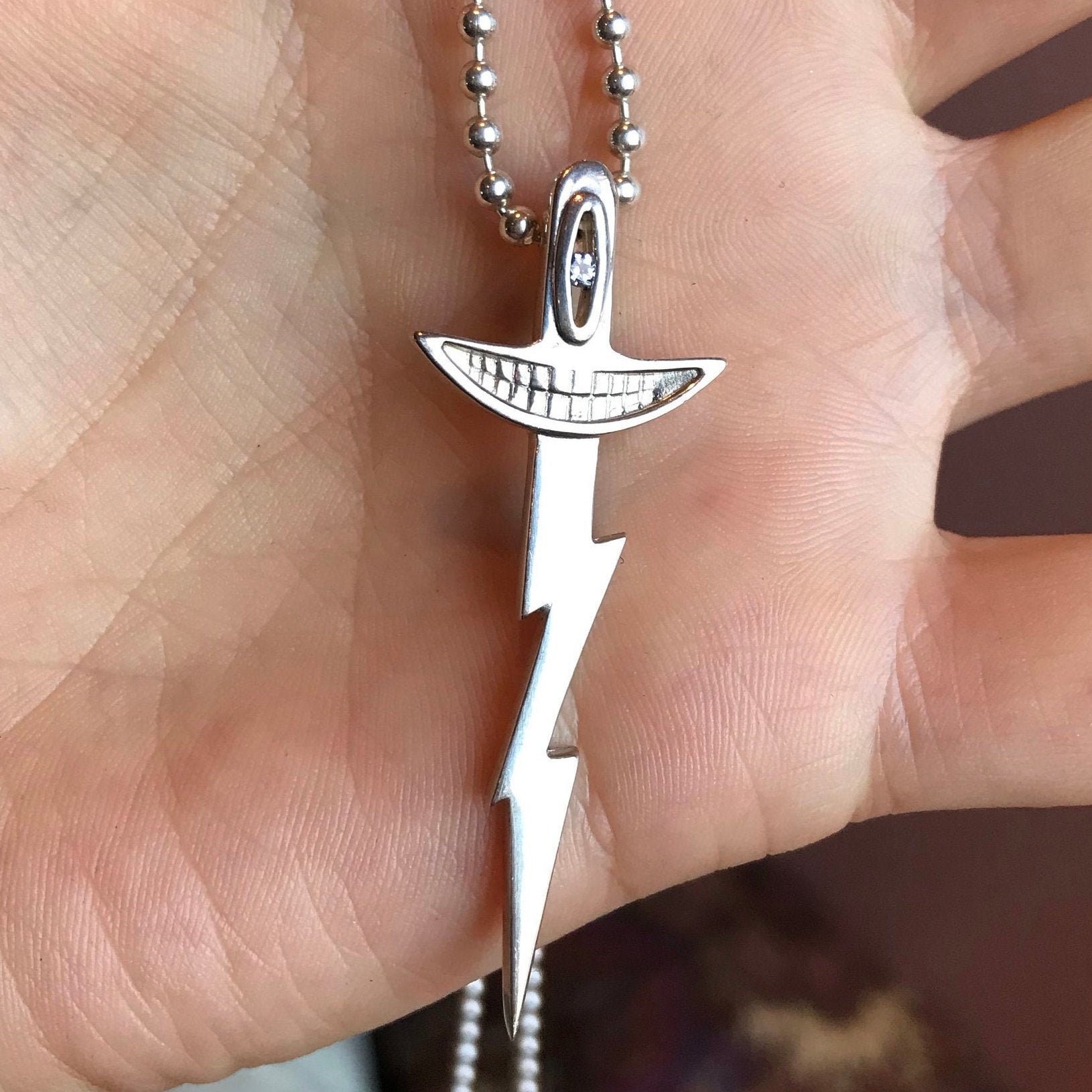 Med Sterling Silber Smile Bolt Halskette Mit Blauen Zirkon Mitte Stein Med Sterling Silber Smile Bolt Halskette Mit Blauen Zirkon Mitte Stein von WinifredJewelry
