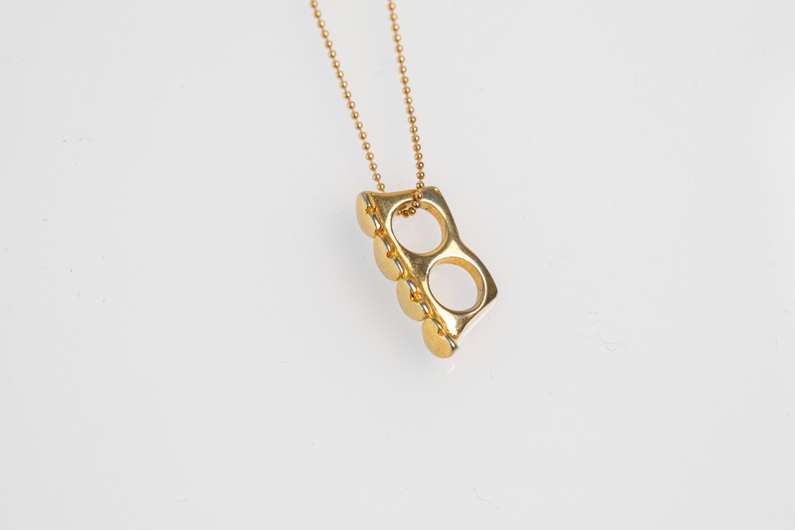 Mini Goldener Liebesknuckle Anhänger Mini Goldener Liebesknuckle Anhänger von WinifredJewelry