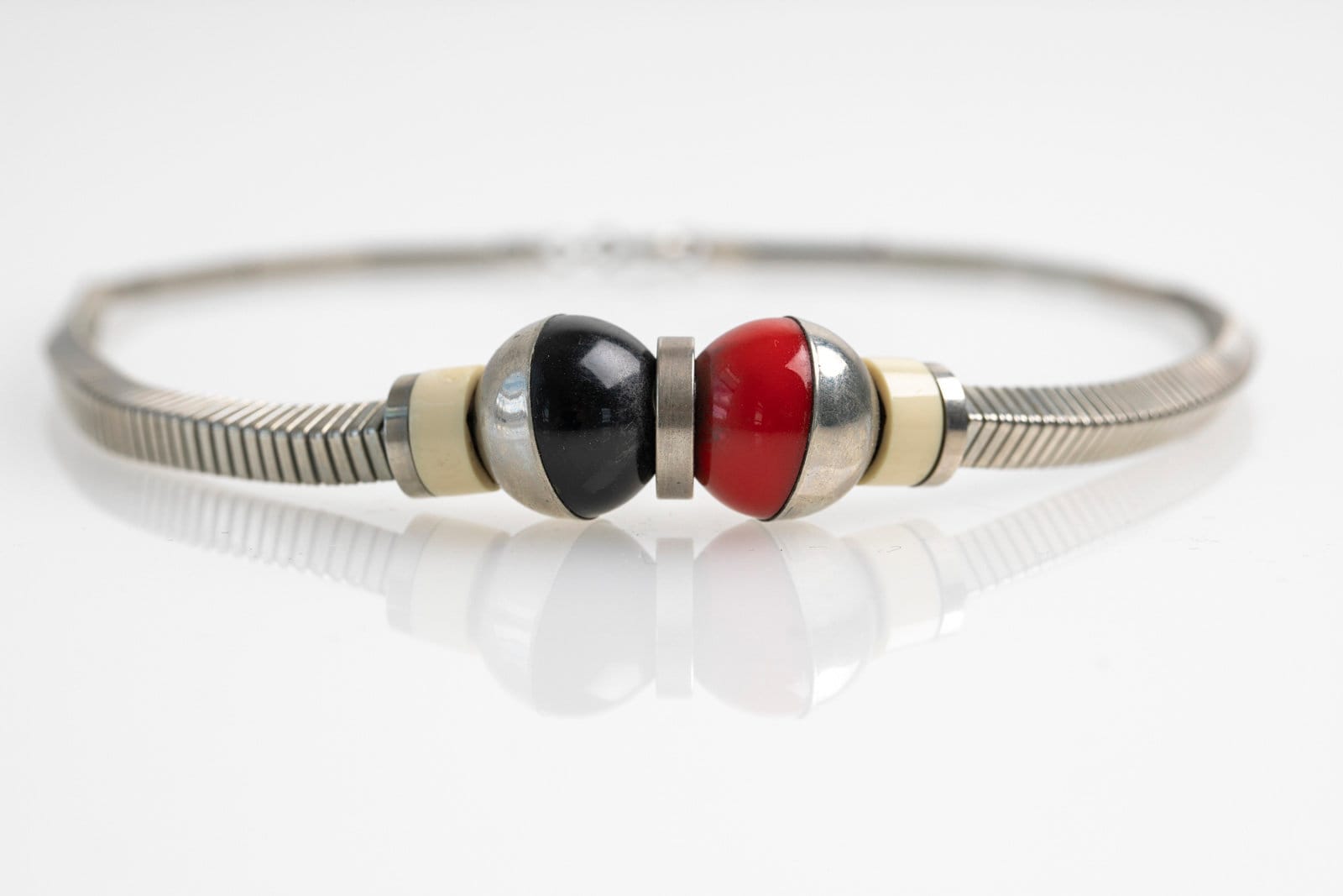 Rot Und Schwarz Vintage Halsband. Silberton, 60Er Jahre Rot Und Schwarz Vintage Halsband. Silberton, 60Er Jahre von WinifredJewelry