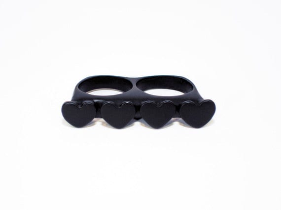 Schwarzer Loveknuckles Doppelknöchel Ring Herz Schwarzer Loveknuckles Doppelknöchel Ring Herz von WinifredJewelry